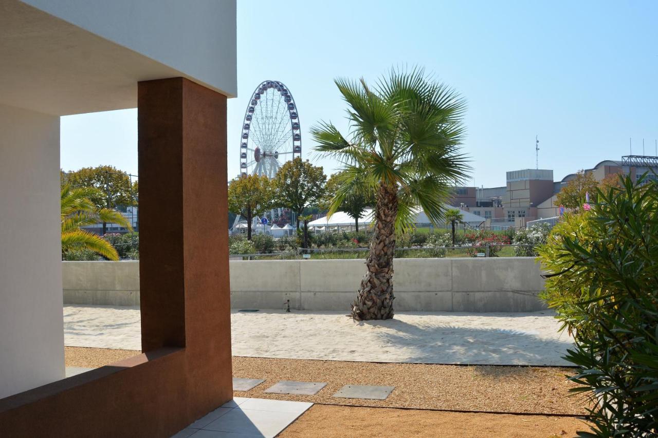 Sun Beach Residence Con Piscina - Piazza Brescia - Adria Holiday Jesolo - Family Apartments 外观 照片