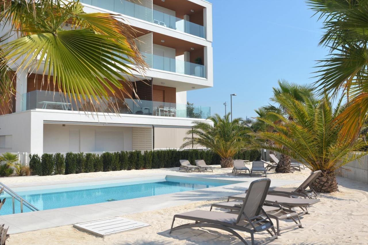 Sun Beach Residence Con Piscina - Piazza Brescia - Adria Holiday Jesolo - Family Apartments 外观 照片